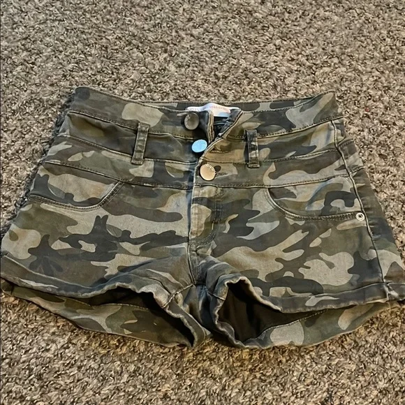 No Boundaries Shorts No Boundaries Green Cargo Shorts